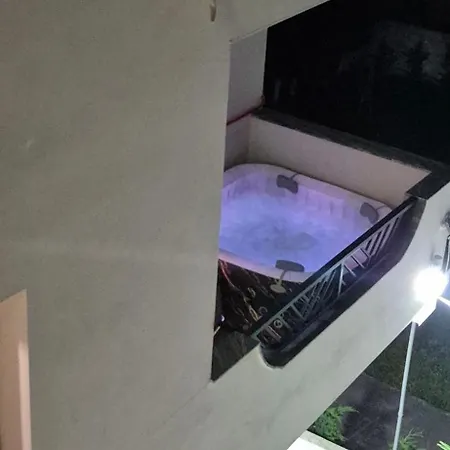 White Luxury &hot Tab