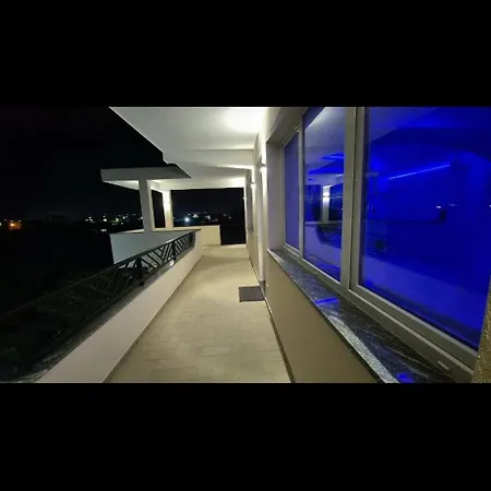 White Luxury &hot Tab